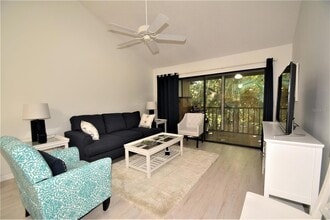 1709 Pelican Cove Rd, Unit GL446 in Sarasota, FL - Building Photo - Building Photo