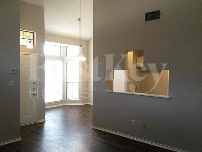 6800 Running Creek Dr in Arlington, TX - Building Photo - Building Photo