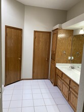 2201 Summer Hollow Ln in Edmond, OK - Foto de edificio - Building Photo