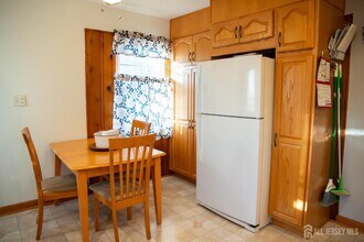 13 Eberly Pl in Woodbridge Township, NJ - Building Photo - Building Photo