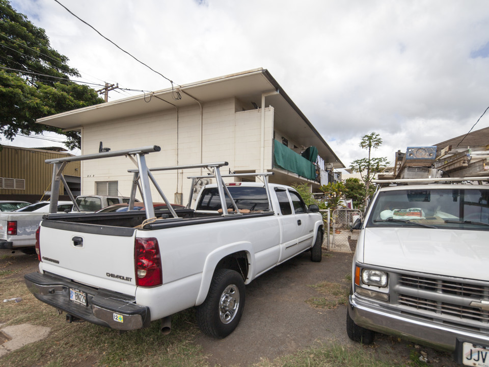 94-047 Haakoa Pl in Waipahu, HI - Building Photo