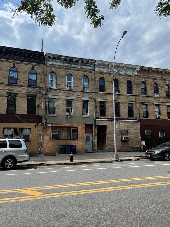 2166 Pitkin Ave in Brooklyn, NY - Building Photo - Building Photo