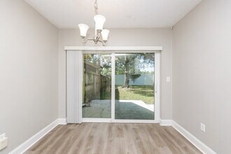 3308 Laurel Dale Dr in Tampa, FL - Building Photo - Building Photo