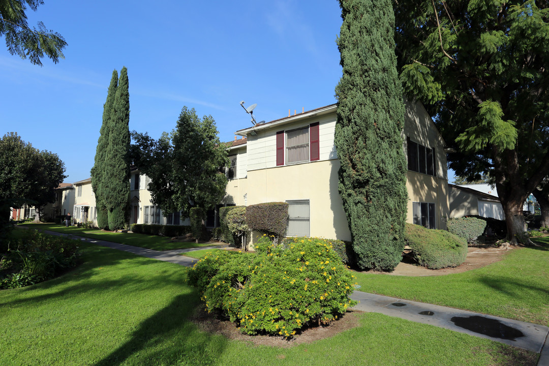 Green Brier Apartments in Santa Ana, CA - Building Photo