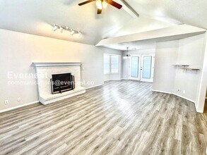 1201 W 112th St in Jenks, OK - Foto de edificio - Building Photo