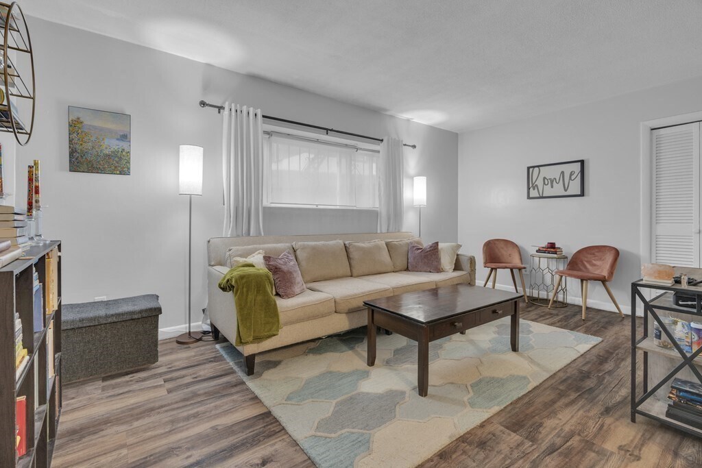 10 Scottfield Rd in Boston, MA - Building Photo