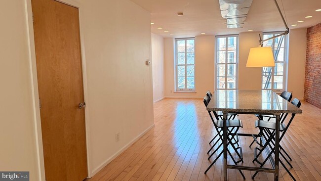 136 N 3rd St in Philadelphia, PA - Building Photo - Building Photo