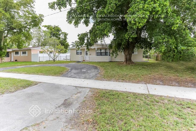 241 N 69th Ave in Hollywood, FL - Foto de edificio - Building Photo
