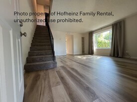 6632 Markley Way in Carmichael, CA - Building Photo