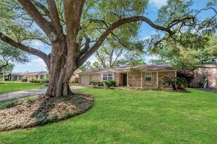 9622 Highmeadow Dr in Houston, TX - Building Photo