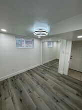 237 W Ardmore Pl, Unit Downstairs in Salt Lake City, UT - Foto de edificio - Building Photo