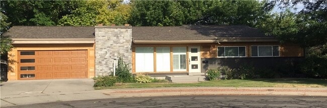 property at 2948 Ida Cir