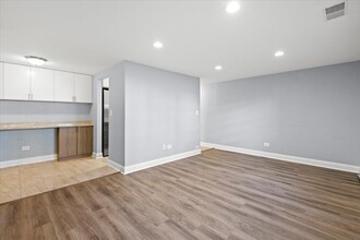 544 W Oakdale Ave in Chicago, IL - Building Photo - Building Photo