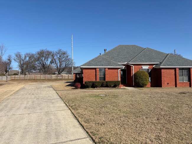 1805 Hampstead Ct in Prattville, AL - Foto de edificio - Building Photo