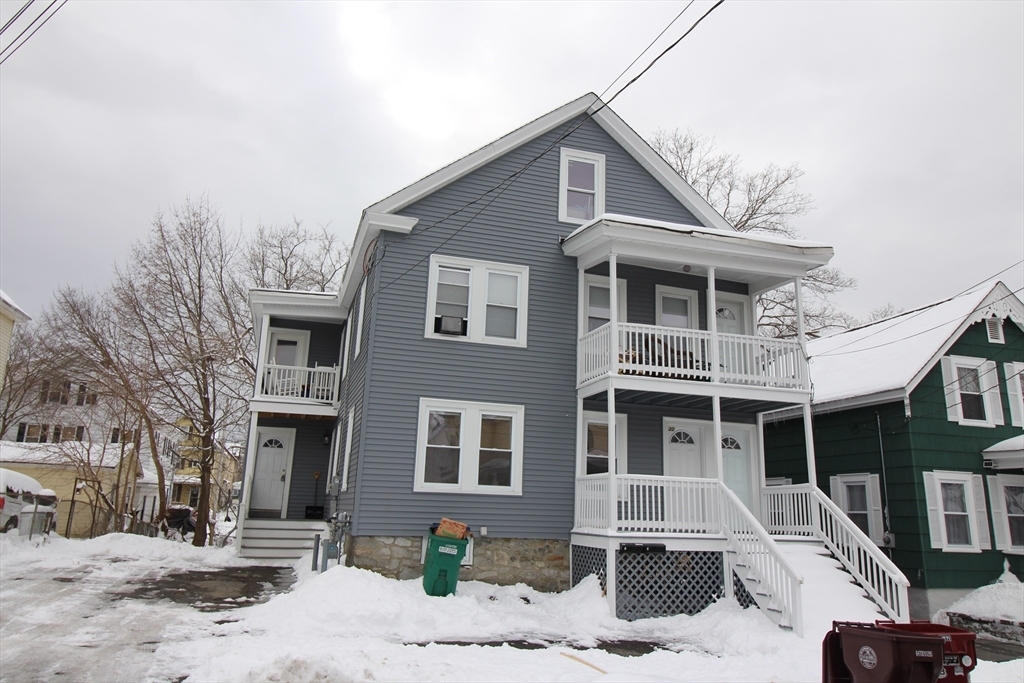 230 Mt Hope St in Lowell, MA - Building Photo