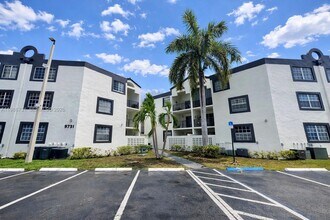 9731 Fontainebleau Blvd in Miami, FL - Building Photo - Building Photo