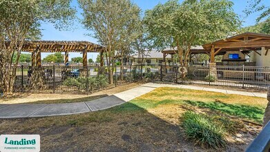 2056 Sundance Parkway in New Braunfels, TX - Foto de edificio - Building Photo
