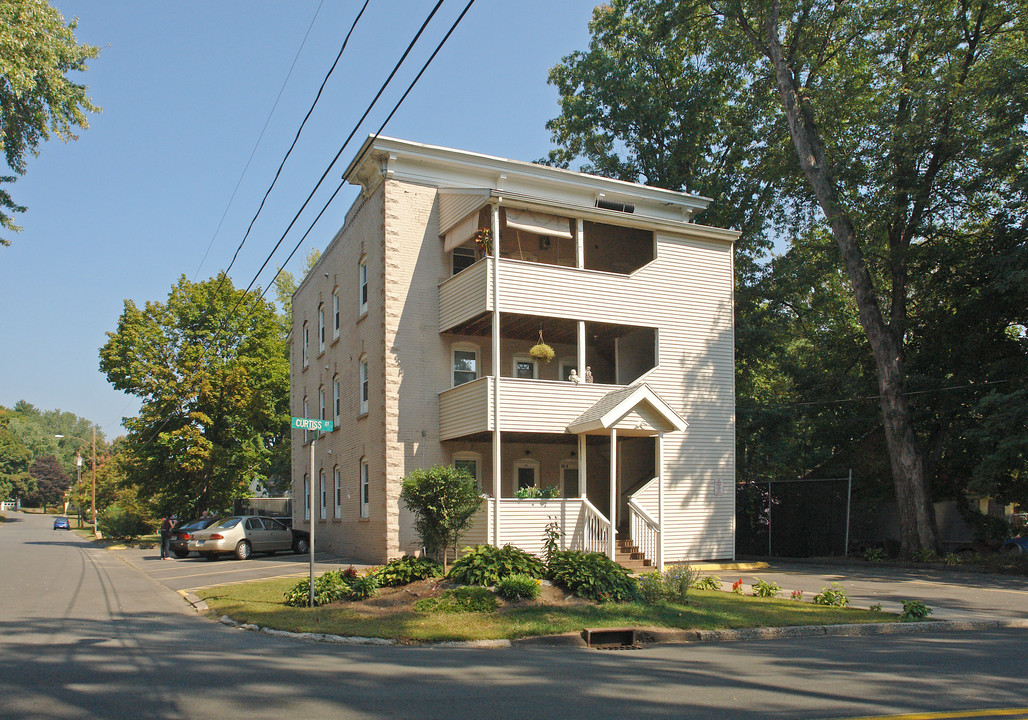 22-24 Curtiss St in Bristol, CT - Building Photo