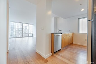 333 1st St in San Francisco, CA - Building Photo - Building Photo