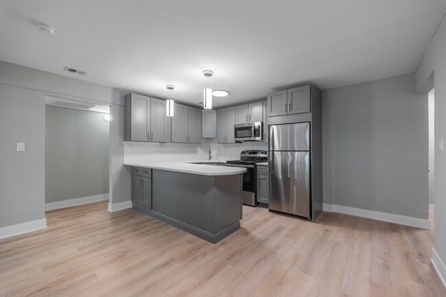 1225 N La Salle Dr, Unit k2 in Chicago, IL - Building Photo - Building Photo