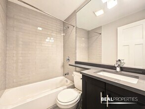 532 W Surf St in Chicago, IL - Building Photo - Building Photo