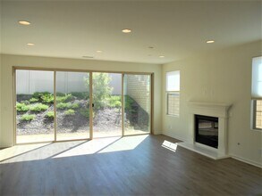 13407 Red Oak Way in San Diego, CA - Building Photo - Building Photo