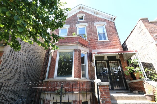 2440 S Oakley Ave, Unit 1