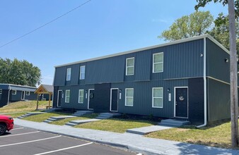 Woodlark Apartments in Kansas City, KS - Foto de edificio - Building Photo