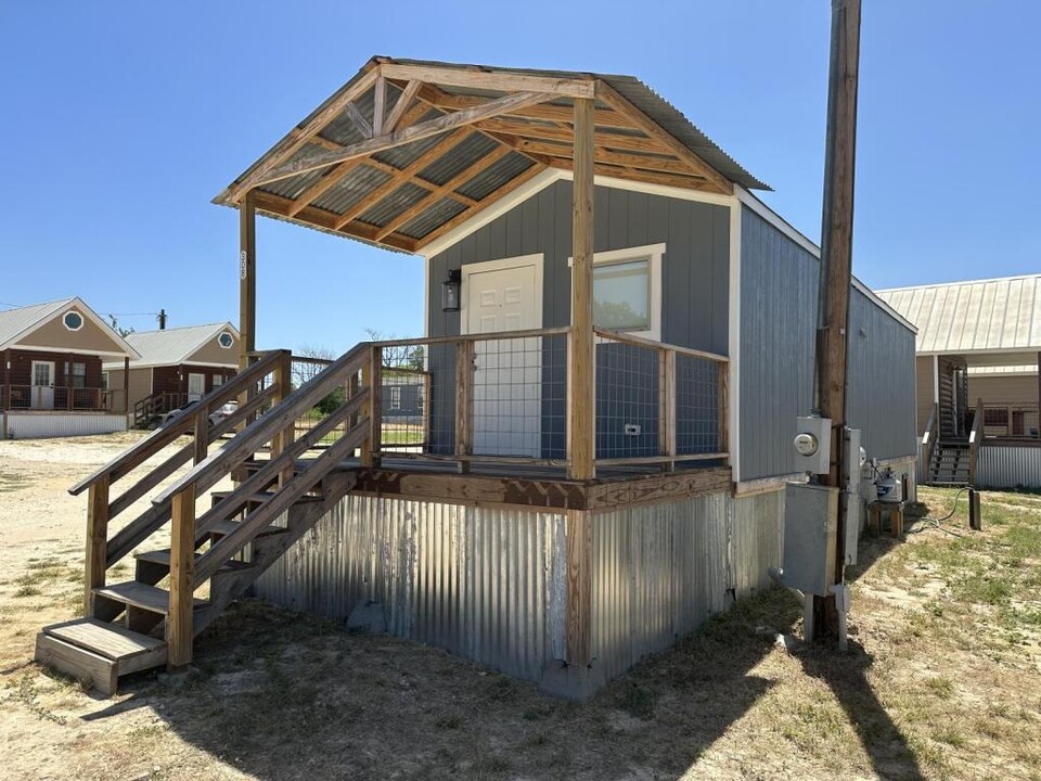 2440 TX-16 in Bandera, TX - Building Photo