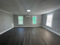 1403 Collier St photo'