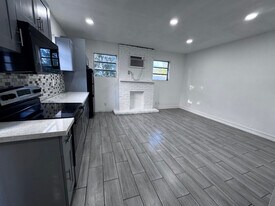 841 NW 116th Ter, Unit # 1 in Miami, FL - Building Photo