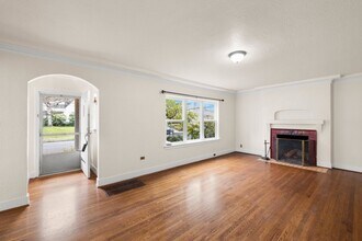 7036 SE 18th Ave in Portland, OR - Building Photo - Building Photo