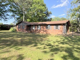 6079 Wall Triana Hwy in Madison, AL - Building Photo