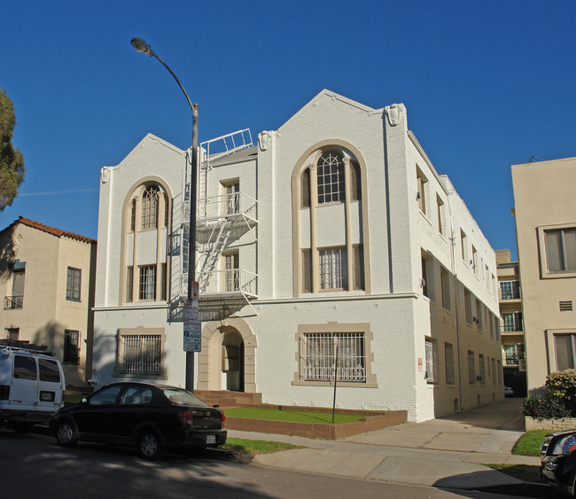 654 S Cloverdale Ave in Los Angeles, CA - Building Photo - Building Photo