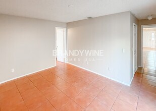 7821 Farnsworth Ct in Orlando, FL - Building Photo - Building Photo