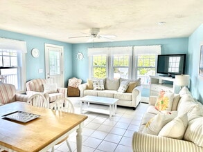 296 Ocean Blvd in Seabrook, NH - Building Photo - Building Photo