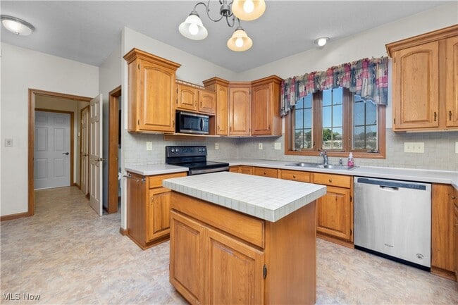 property at 4591 S Memorial Shoreway Dr