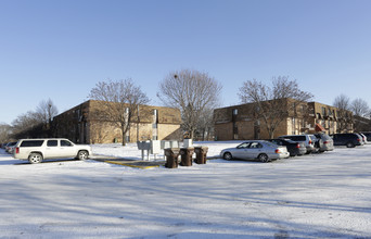 Blaine Manor Apartments in Blaine, MN - Building Photo - Building Photo