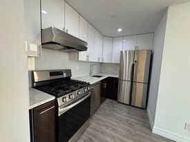 6518 Austin St, Unit 8G in Rego Park, NY - Building Photo