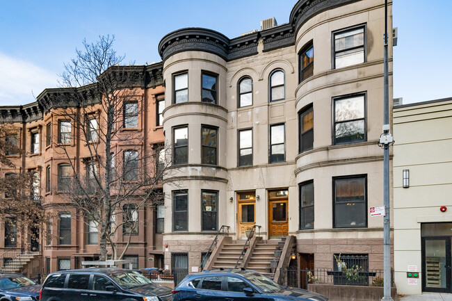 219 Saint Johns Pl in Brooklyn, NY - Foto de edificio - Primary Photo