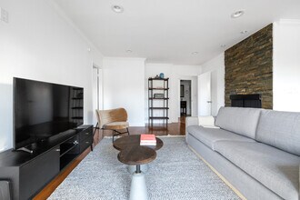 11908 Dorothy St in Los Angeles, CA - Foto de edificio - Building Photo