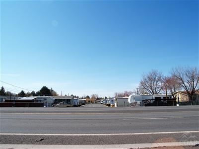 Four Wheel Mobile Home Park in Redmond, OR - Building Photo