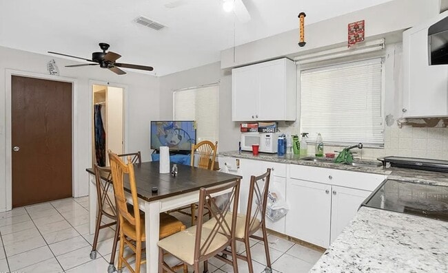 12359 First St in Ft. Myers, FL - Building Photo - Building Photo