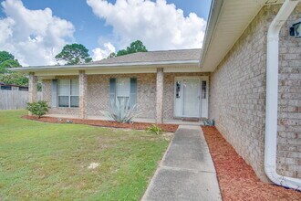 7442 Treasure St in Navarre, FL - Building Photo - Building Photo
