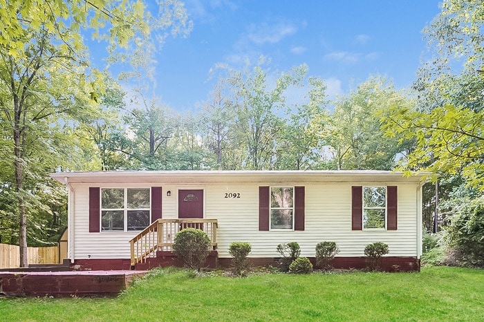 2092 Sanders Rd in Clarksville, TN - Building Photo