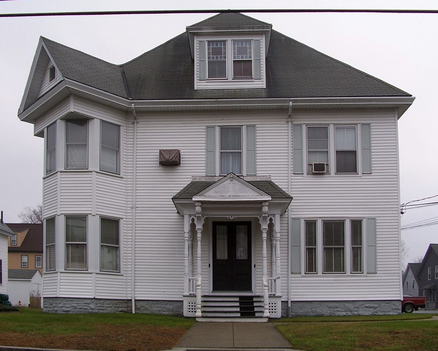 418 Cohannet St in Taunton, MA - Building Photo