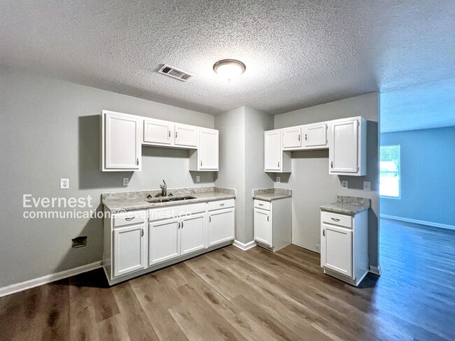3573 Russelwood Dr in Memphis, TN - Building Photo - Building Photo