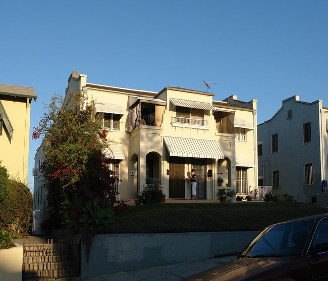 334 N Mariposa Ave in Los Angeles, CA - Building Photo - Building Photo