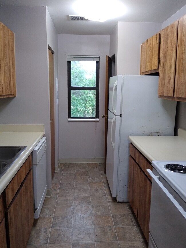 1312 Blvd Apartments and Nearby Lansing Apartments For Rent