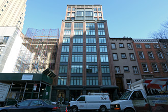 Village Green West in New York, NY - Building Photo - Building Photo